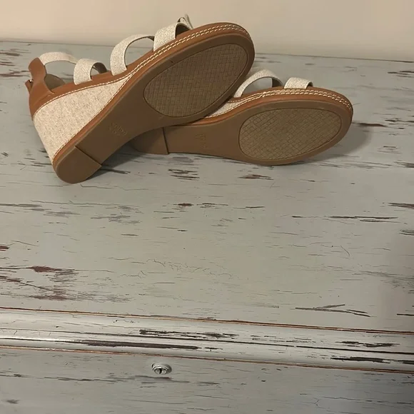 Crown & Ivy Tan and Cream Wedge Sandals - Picture 3 of 6